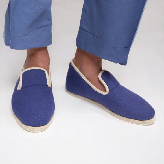 Charentaises homme femme COUSUS Lin Bleu Celeste portees